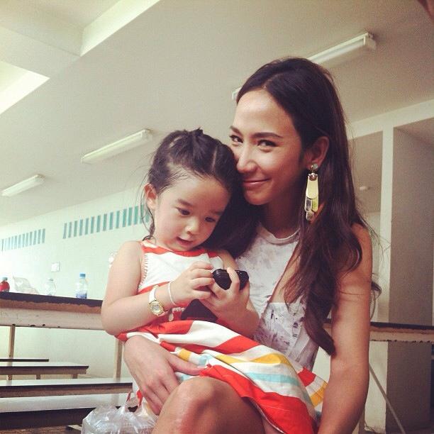 คลิปพี่อั้ม พัชราภากับ น้องณดา น่ารักมากมาย