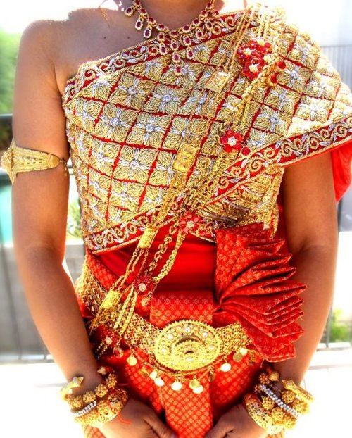 ประมวลภาพงานแต่งเขมรสวยๆ