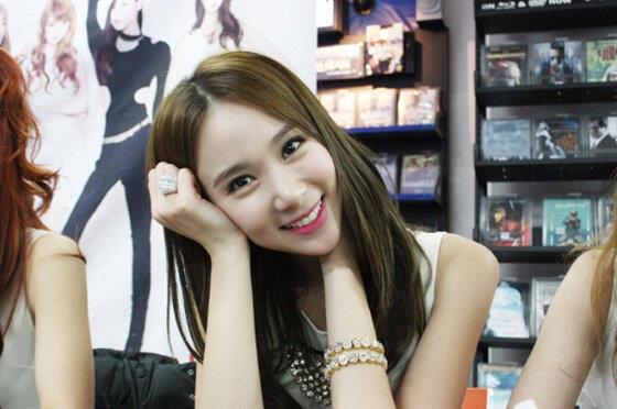 Erin 9muses ครับ สาวสวยแสนเกรียน ^^