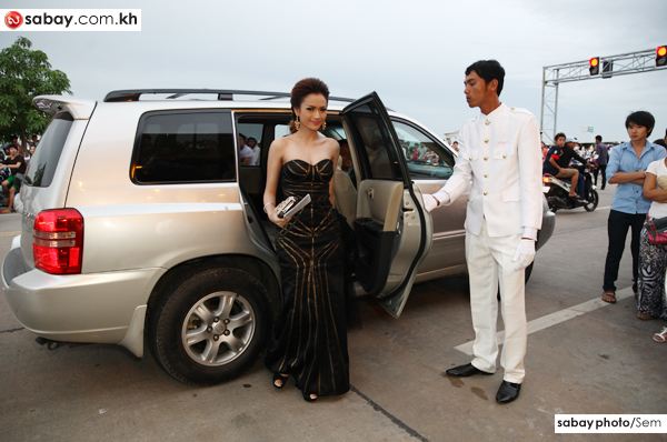 ดาราเขมรที่ได้รับแชมป์ประจำปี 2013