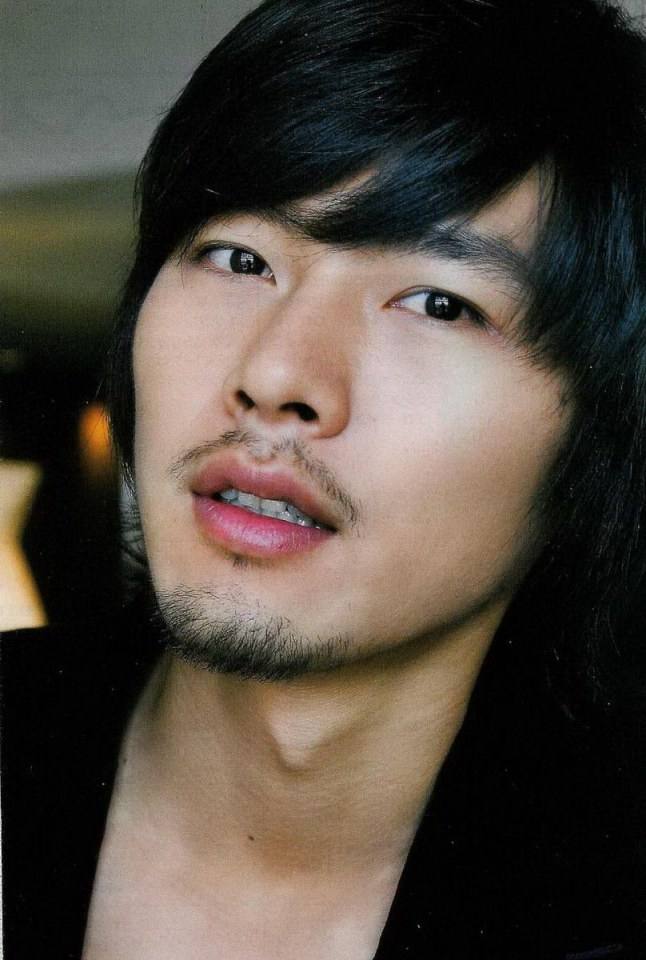 ผู้ชายมีหนวดหล่อเข้มจริงๆ