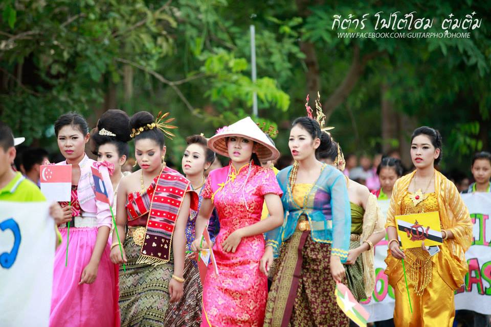 กีฬาสี รร.วิสุทธรังษี จ.กาญจนบุรี ยิ่งใหญ่อลังการงานสร้างจัดเต็มสุดๆ