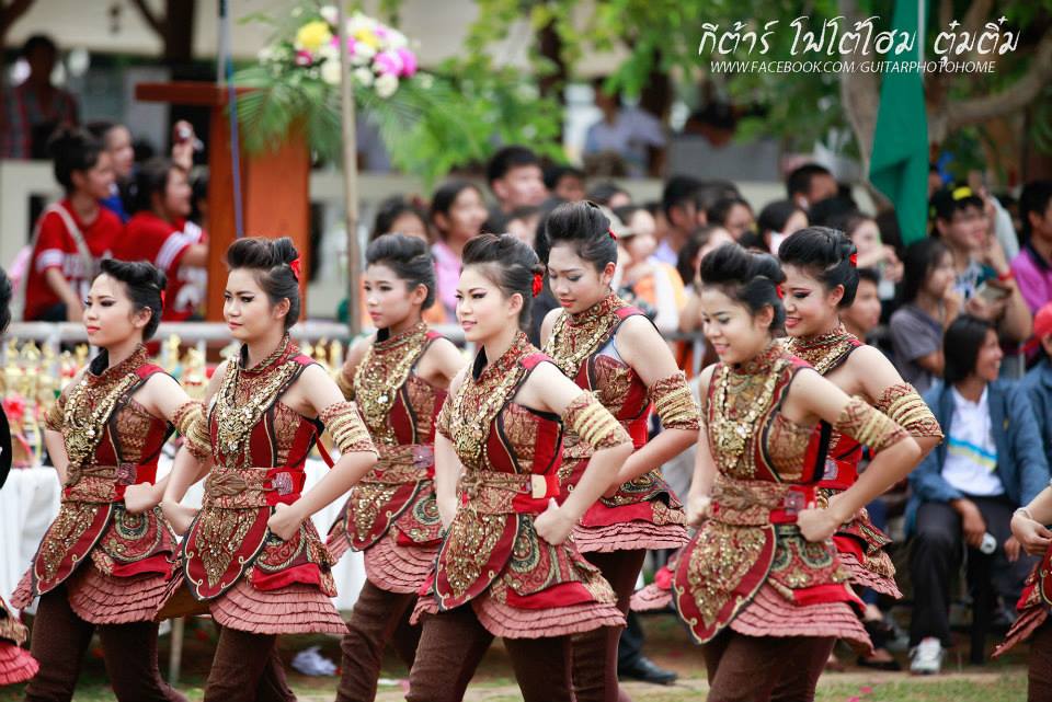 กีฬาสี รร.วิสุทธรังษี จ.กาญจนบุรี ยิ่งใหญ่อลังการงานสร้างจัดเต็มสุดๆ