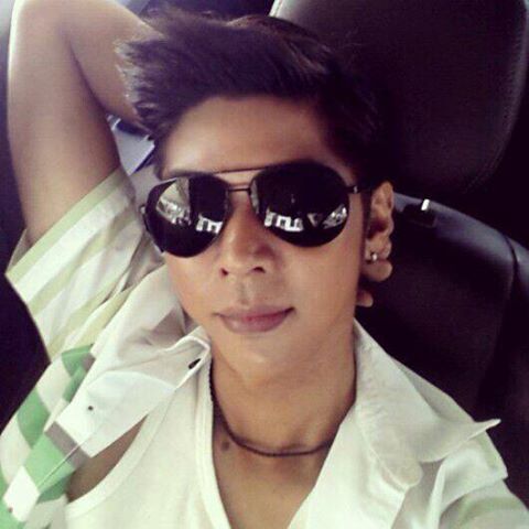 ผู้ชายอะไร ไม่รู้ ถอดแว่น แล้ว หล่อเวอร์ กริ๊ดดดดด
