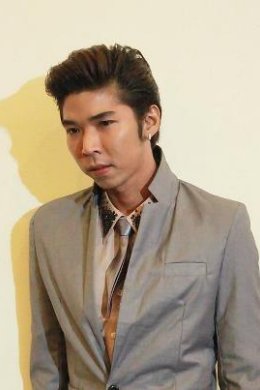 ผู้ชายอะไร ไม่รู้ ถอดแว่น แล้ว หล่อเวอร์ กริ๊ดดดดด