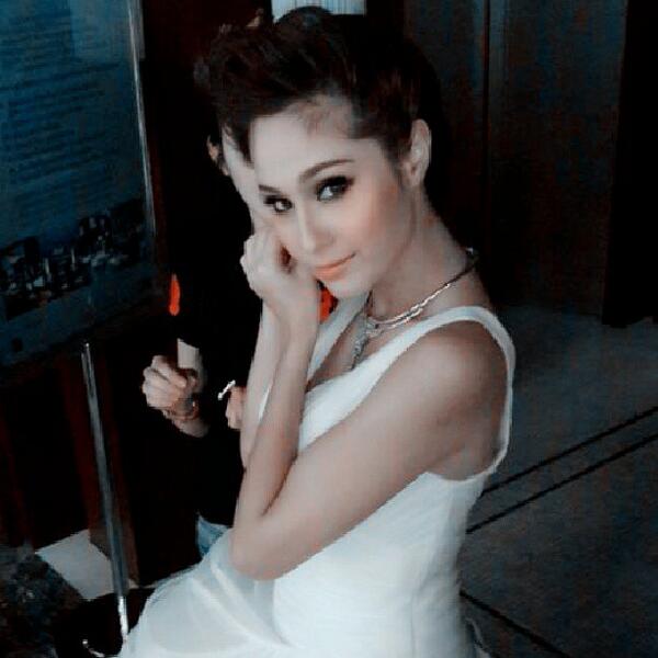 ภาพเบื้องหลังแฟชั่นของสาวขวัญ อุษามณี จากนิตยสาร I Do