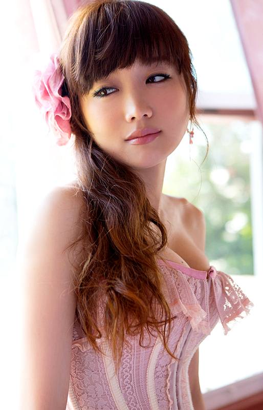 หน้าละอ่อน..แน่นละอก