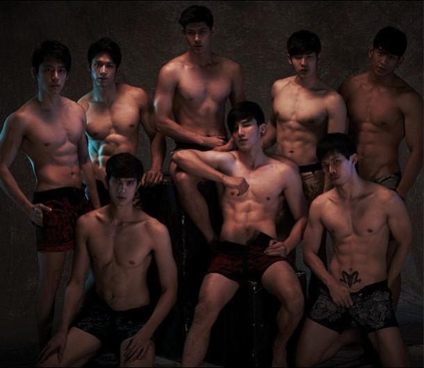 8หนุ่มเอเชีย