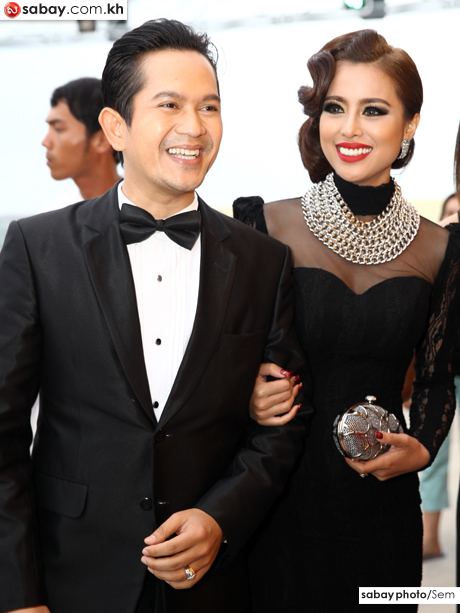 ดาราเขมรกับคู่รักในงานรับแชมป์