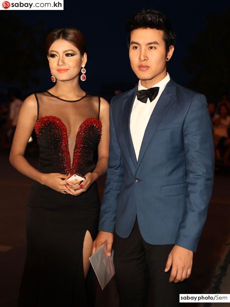 ดาราเขมรกับคู่รักในงานรับแชมป์
