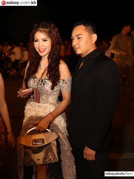 ดาราเขมรกับคู่รักในงานรับแชมป์