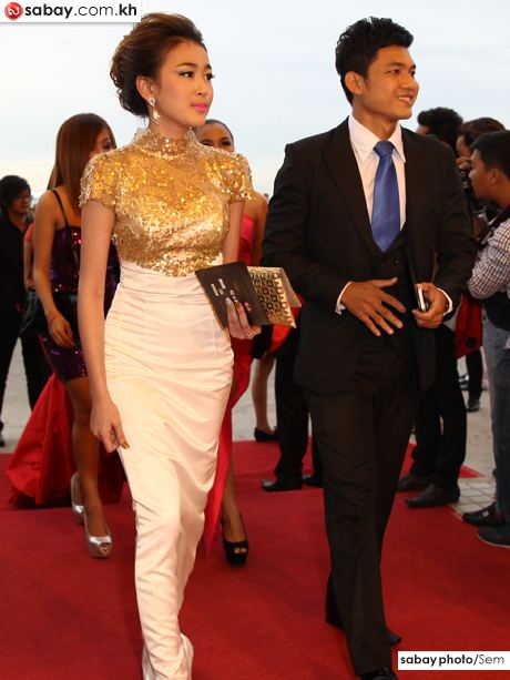 ดาราเขมรกับคู่รักในงานรับแชมป์