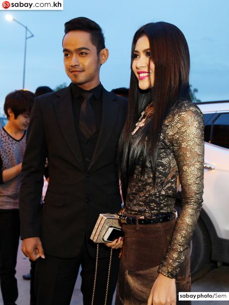 ดาราเขมรกับคู่รักในงานรับแชมป์
