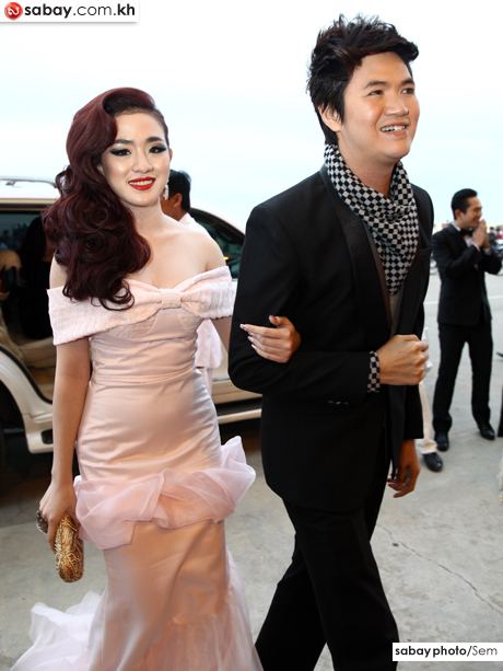 ดาราเขมรกับคู่รักในงานรับแชมป์