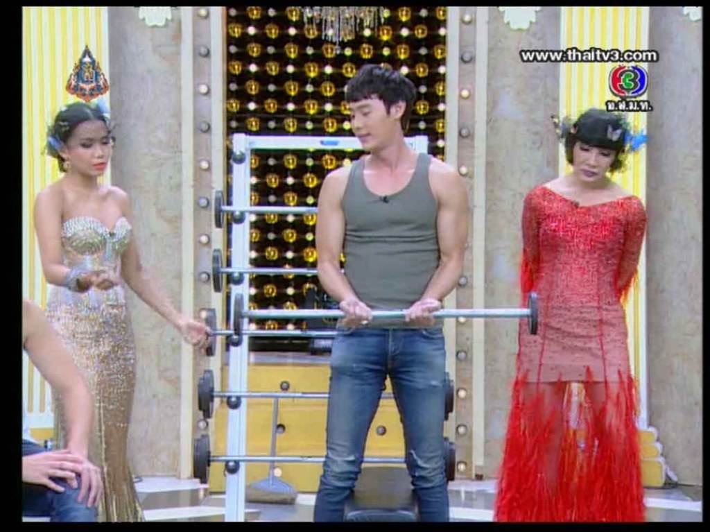ไม่สมกับการตั้งใจรอดูเลย นึกว่าจะถอด ไหนว่า3แชบ ไม่สมกับชื่อเลย