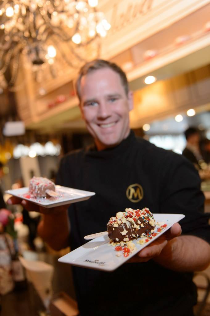 ปิดฉากอย่างสวยงาม Magnum Cafe เซเล็บแน่นร่วมประมูลสมบัติในร้าน