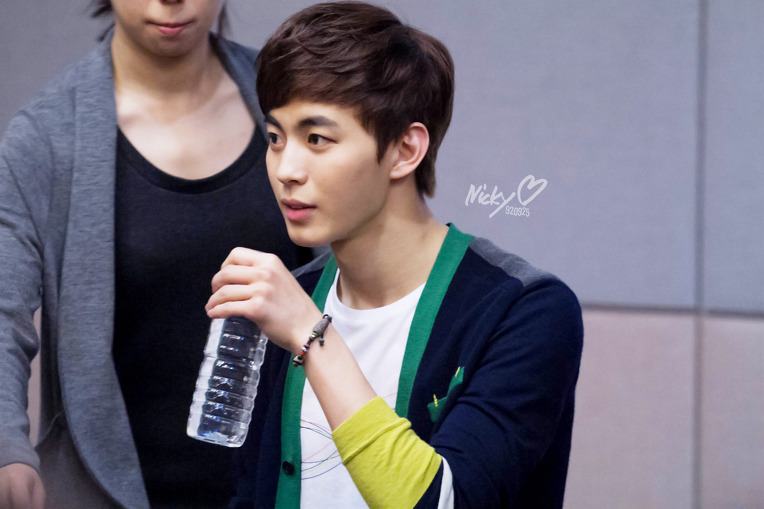 ผู้ชายคนนี้ที่ทำให้ฉันเพ้อถึงเธอ....ฮงบิน...VIXX