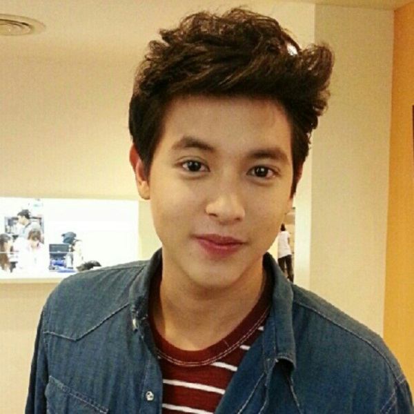 คุณชอบใครมากกว่ากันระหว่าง เจมส์ จิรายุ และ ณเดชน์