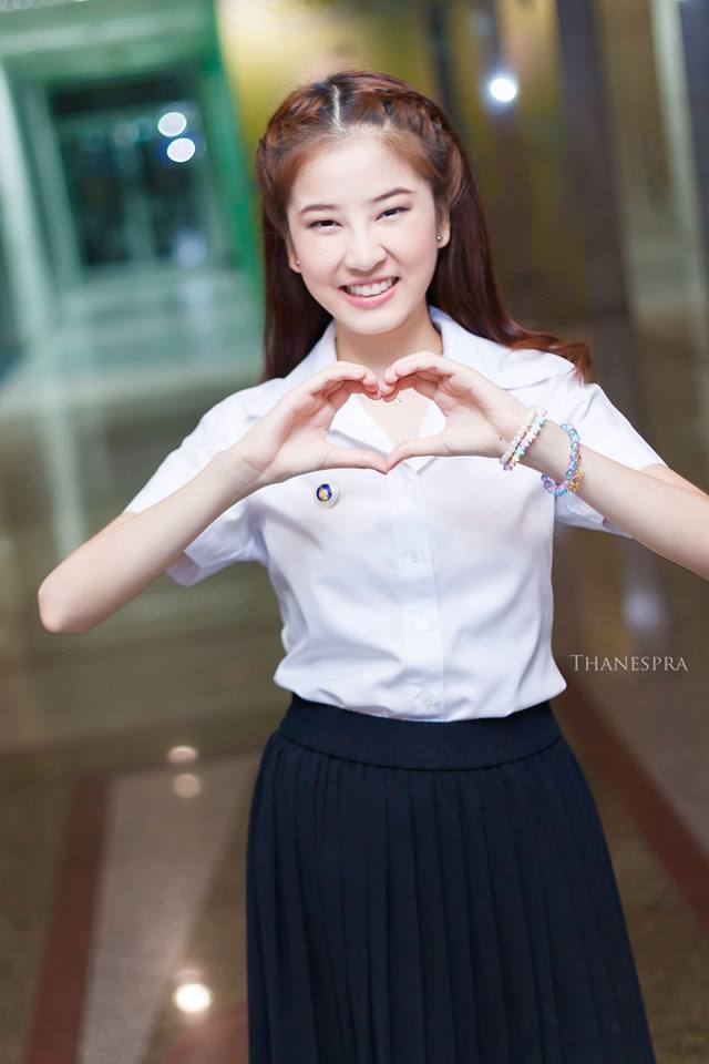 ฝน ศนันธฉัตร หรือ ดาว ฮอร์โมนส์ วัยว้าวุ่น