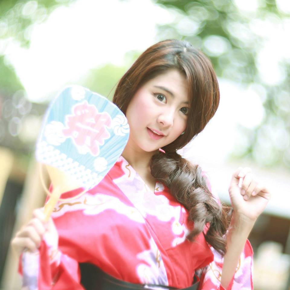 สาวน้อยหน้ามนจากเพลงน่ารักฝุดๆ