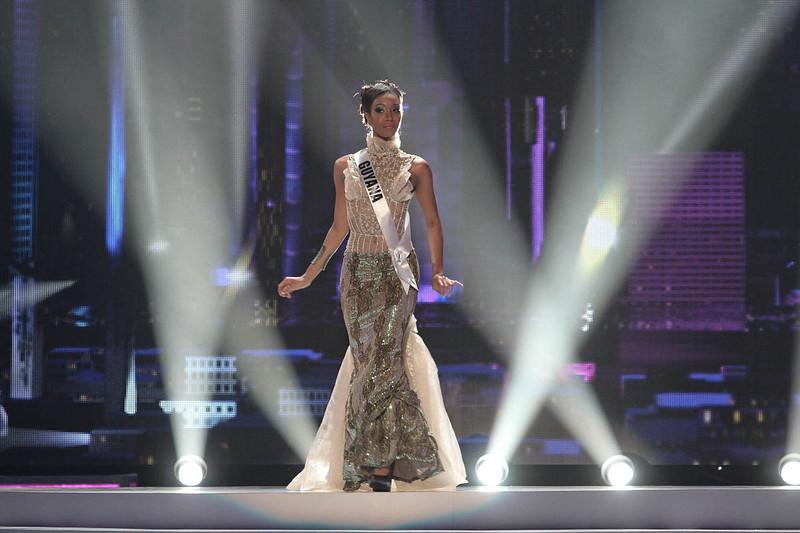 ชุดราตรียอดแย่บนเวที Miss Universe 2011 10 อันดับ