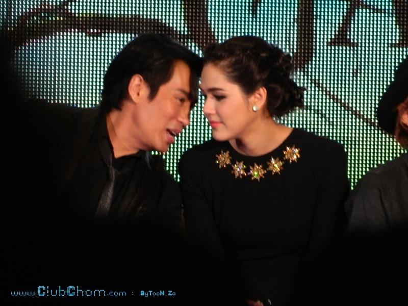 ชมพู่ อารยา @งานแถลงข่าวเปิดตัวคอนเสิร์ตขนนกกับดอกไม้