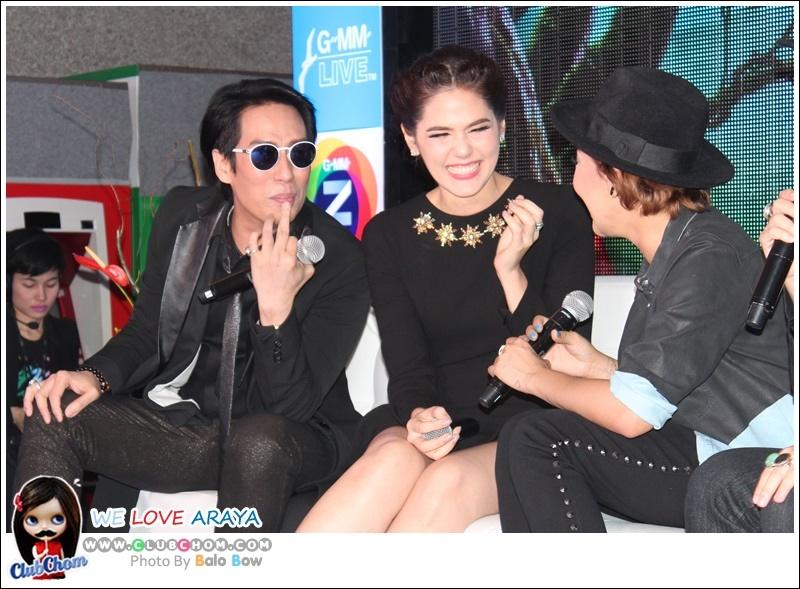 ชมพู่ อารยา @งานแถลงข่าวเปิดตัวคอนเสิร์ตขนนกกับดอกไม้