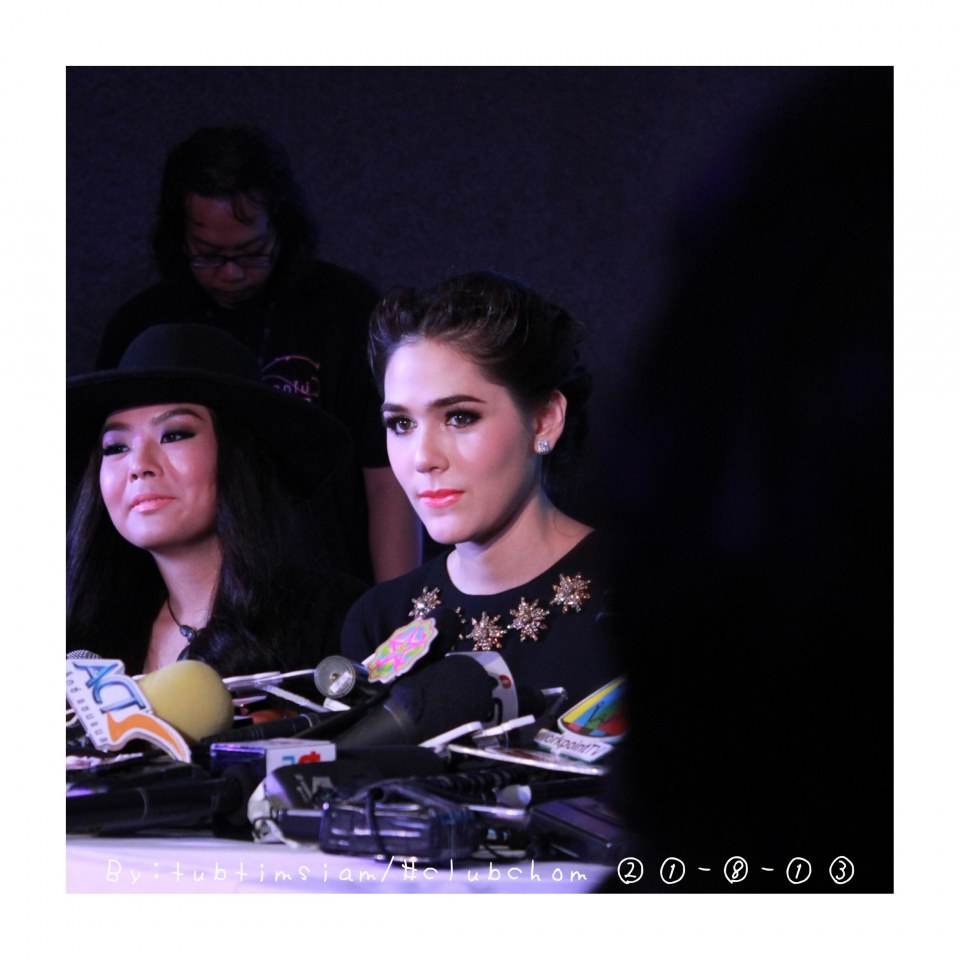 ชมพู่ อารยา @งานแถลงข่าวเปิดตัวคอนเสิร์ตขนนกกับดอกไม้