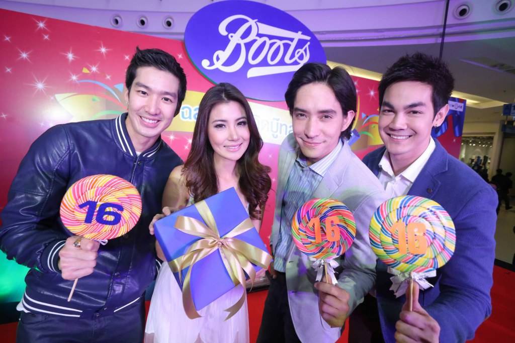 ดาราฉลองวันเกิดบู๊ทส์ครบ 16 ปีในไทย