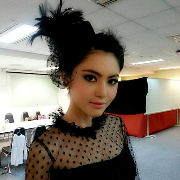 ใหม่ ดาวิกา ..  ผมสวย หุ่นดี