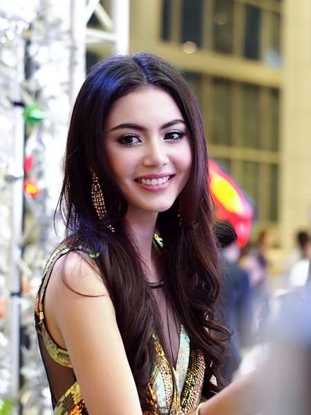 ใหม่ ดาวิกา ..  ผมสวย หุ่นดี