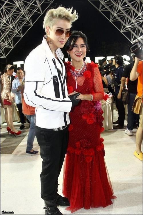 ชุดออกงานดาราชาย 2013