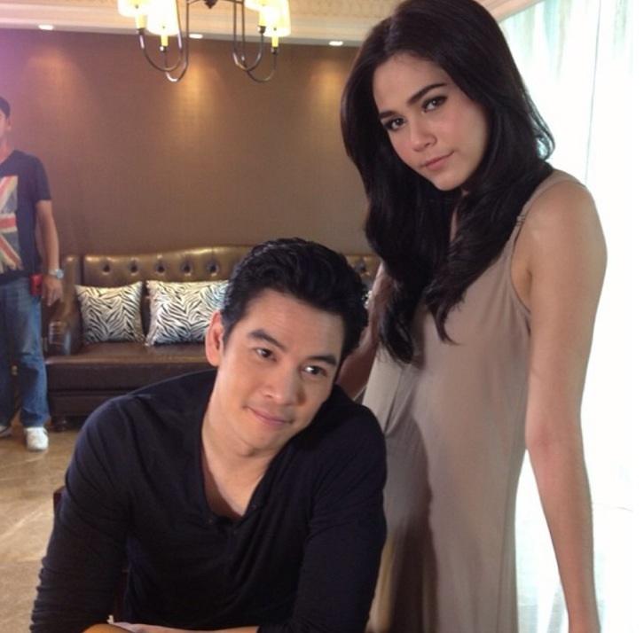 ชมพู่ อารยา ในกองถ่ายละครทรายสีเพลิง