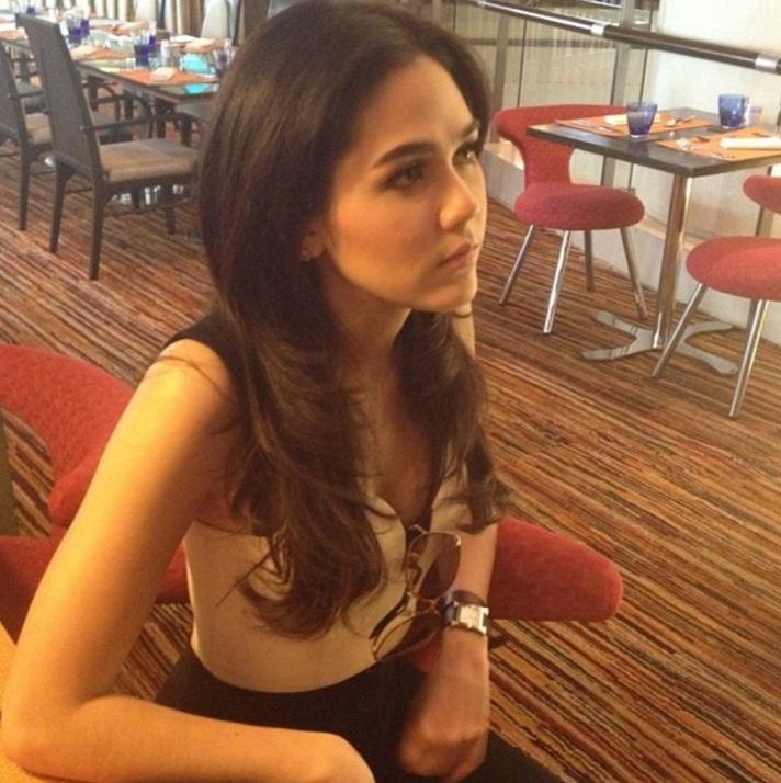 ชมพู่ อารยา ในกองถ่ายละครทรายสีเพลิง