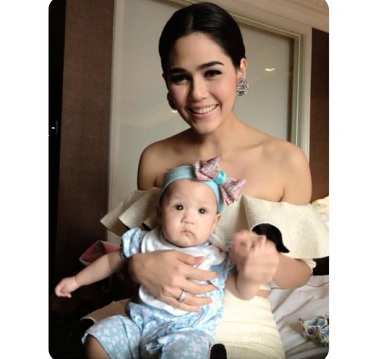 ชมพู่ อารยา ในกองถ่ายละครทรายสีเพลิง