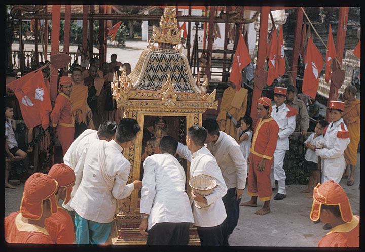 สมโพช พระบาง ในงานฉลอง ๒๕๐๐ ปีกึ่งพุทธกาล