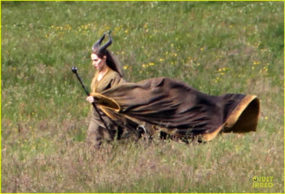 Angelina Jolie รับบท แม่มดร้าย Maleficent ที่วอลท์ ดิสนี่ย์  ใน เรื่อง เจ้าหญิงนิทรา ฉบับคนแสดง