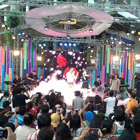 ขวัญ - เวียร์  ใน "7 สีคอนเสิร์ต Weir for Fan"