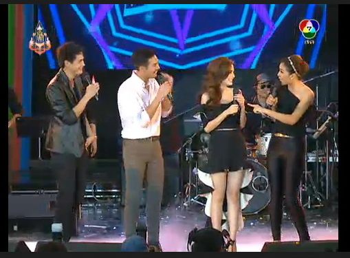ขวัญ - เวียร์  ใน "7 สีคอนเสิร์ต Weir for Fan"