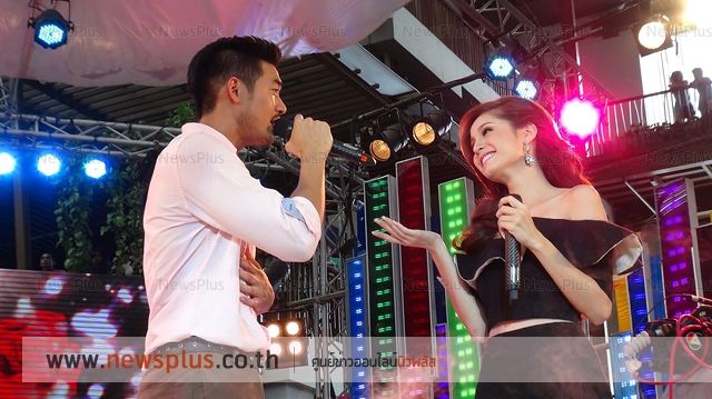 ขวัญ - เวียร์  ใน "7 สีคอนเสิร์ต Weir for Fan"