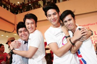 กริ๊ดด กะเทย โพสต์จัง เตรียม ฟิน  หมาก ปริญ  และ พอร์ช ศรัณย์ จะมาขายกอด การกุศล กอดครั้ง1 /100บาท