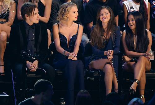 Taylor Swift รับรางวัล Female Video Of The Year ในงาน VMA [Video Music Awards 2013]