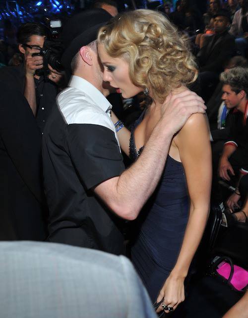 Taylor Swift รับรางวัล Female Video Of The Year ในงาน VMA [Video Music Awards 2013]