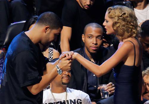Taylor Swift รับรางวัล Female Video Of The Year ในงาน VMA [Video Music Awards 2013]