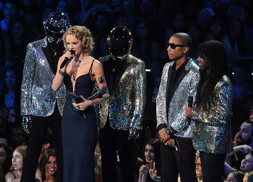 Taylor Swift รับรางวัล Female Video Of The Year ในงาน VMA [Video Music Awards 2013]