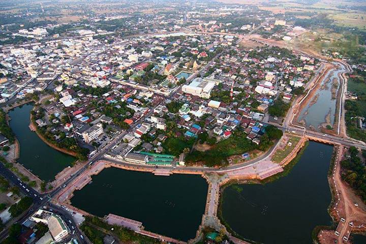 บริเวณเกาะเมืองบุรีรัมย์ (คูเมืองโบราณ)