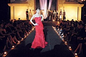 แพนเค้กนางแบบโลก ปี2004 กับชุดสีแดง!!