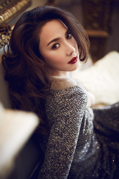 Aum patchrapa ดาราไทยคนแรกบนปก vouge thailand เพิ่มรูปแล้วจ้า สวยงามมาก
