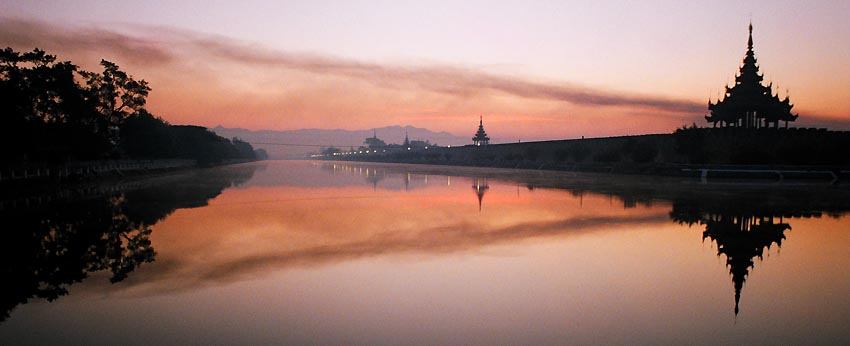 "พระราชวังมัณฑะเลย์" ก่อสร้างด้วยไม้สักที่สวยงามที่สุดแห่งหนึ่งของเอเชีย