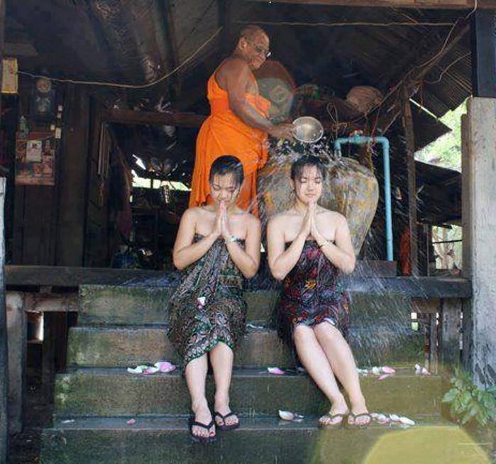สาวมั่น